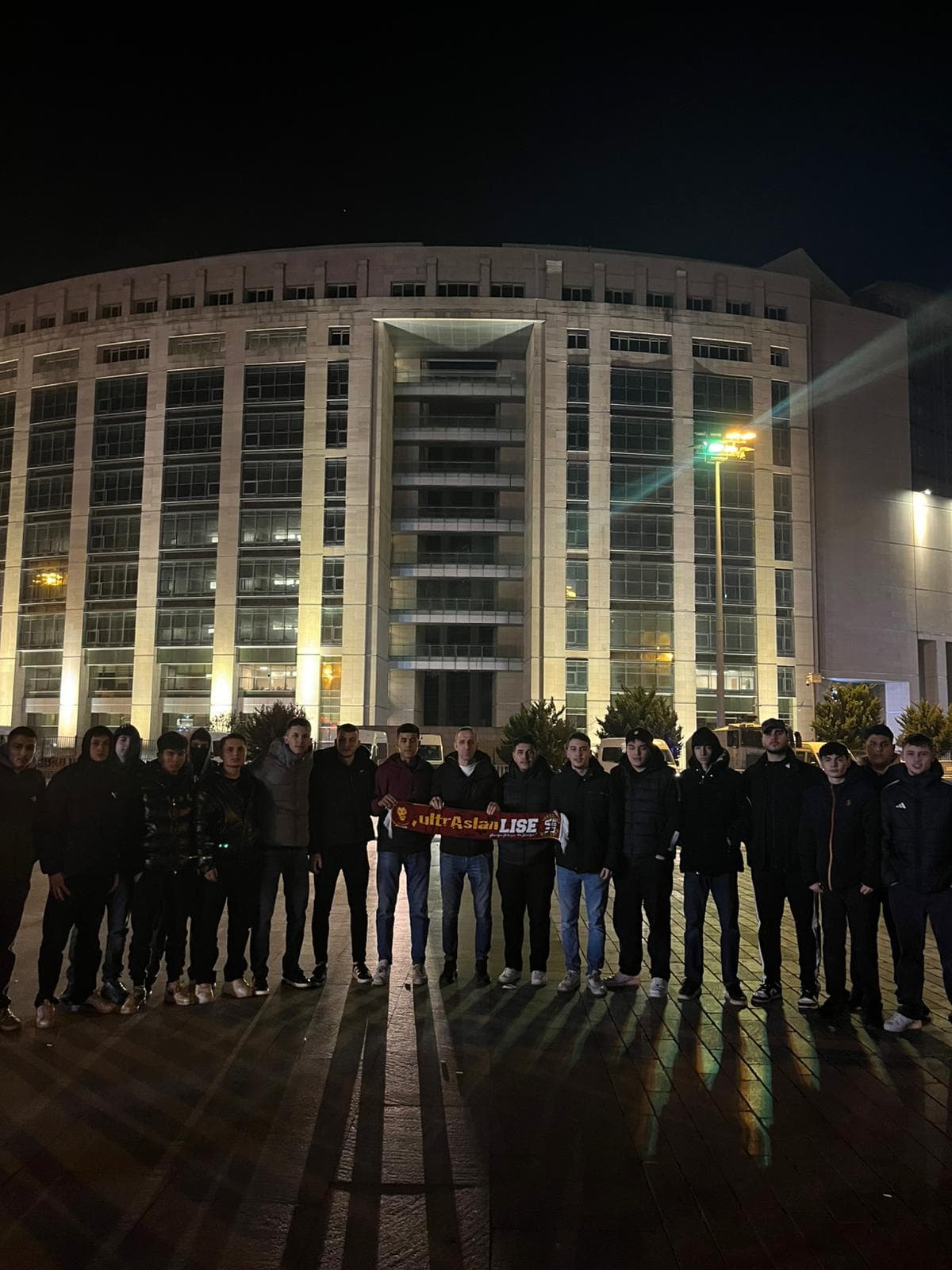 ERDEN TİMUR YALNIZ DEĞİLDİR