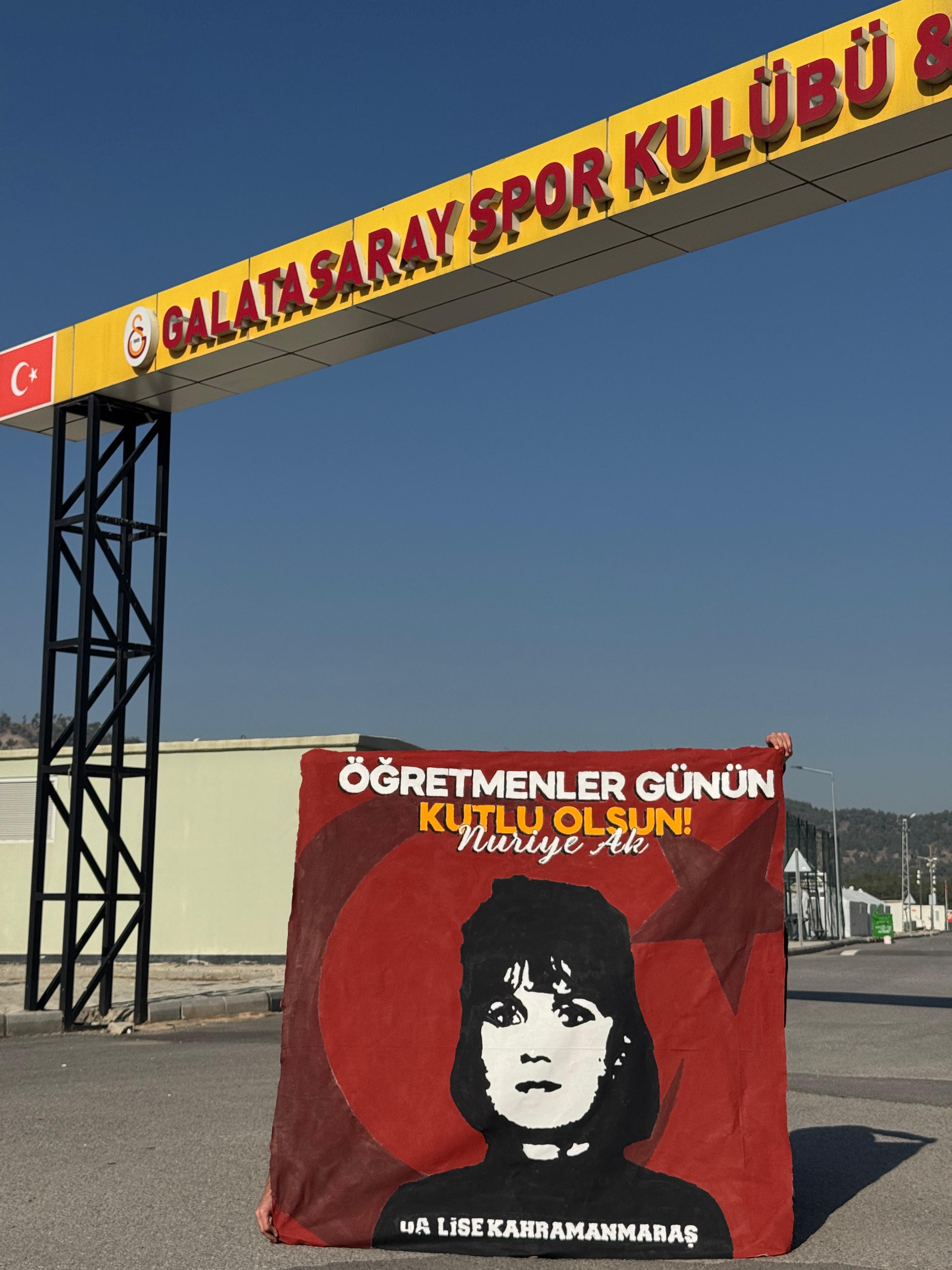 Başöğretmen Mustafa Kemal Atatürk’e ve Tüm Öğretmenlerimize Minnetle