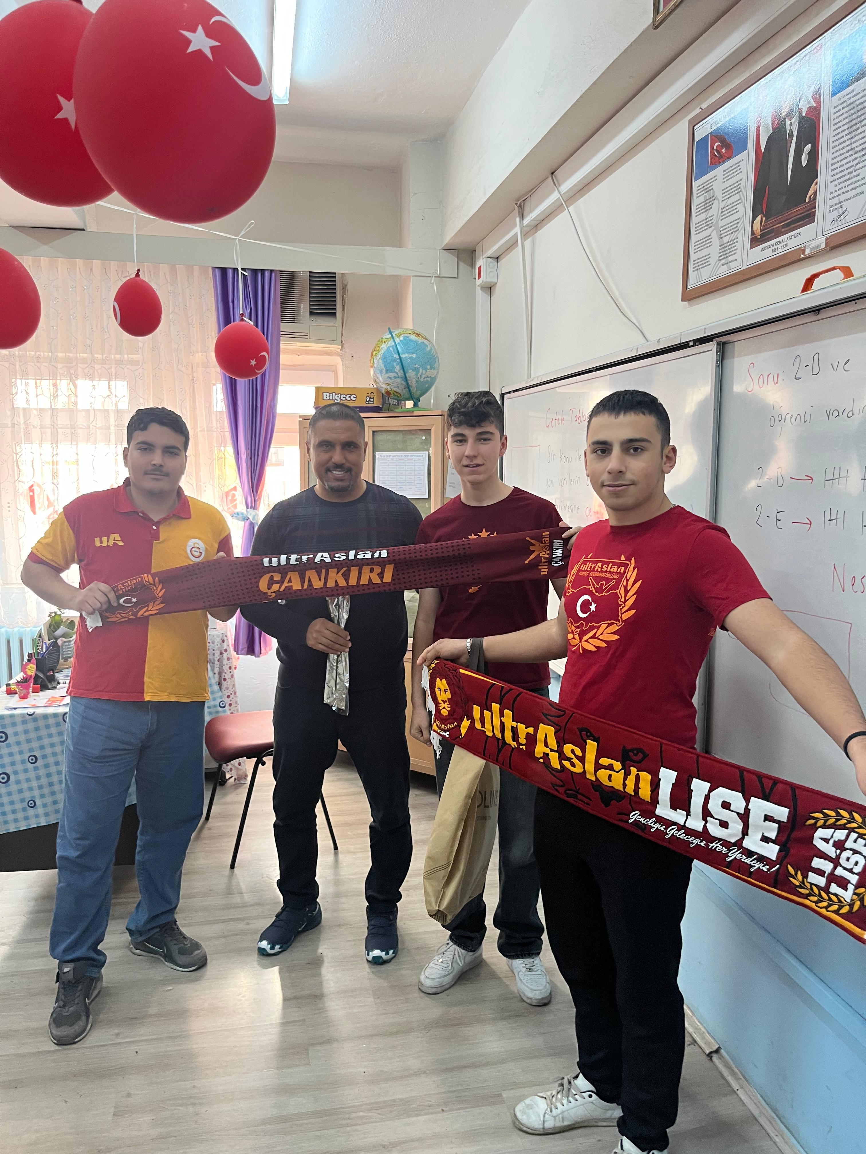 Başöğretmen Mustafa Kemal Atatürk’e ve Tüm Öğretmenlerimize Minnetle