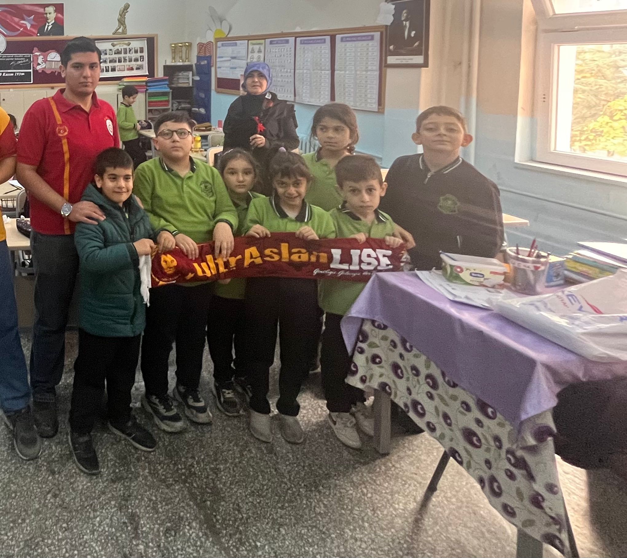 Başöğretmen Mustafa Kemal Atatürk’e ve Tüm Öğretmenlerimize Minnetle