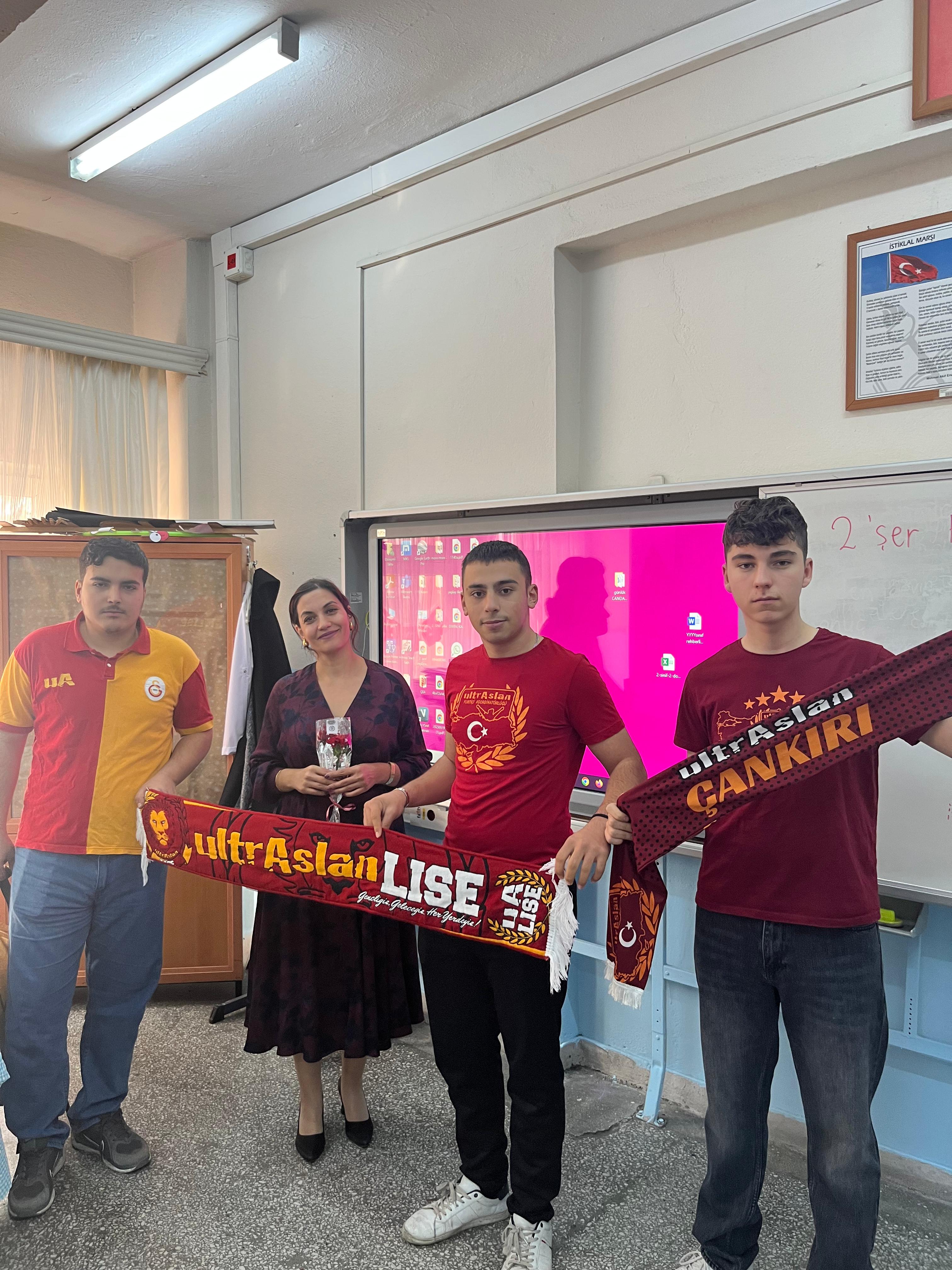 Başöğretmen Mustafa Kemal Atatürk’e ve Tüm Öğretmenlerimize Minnetle