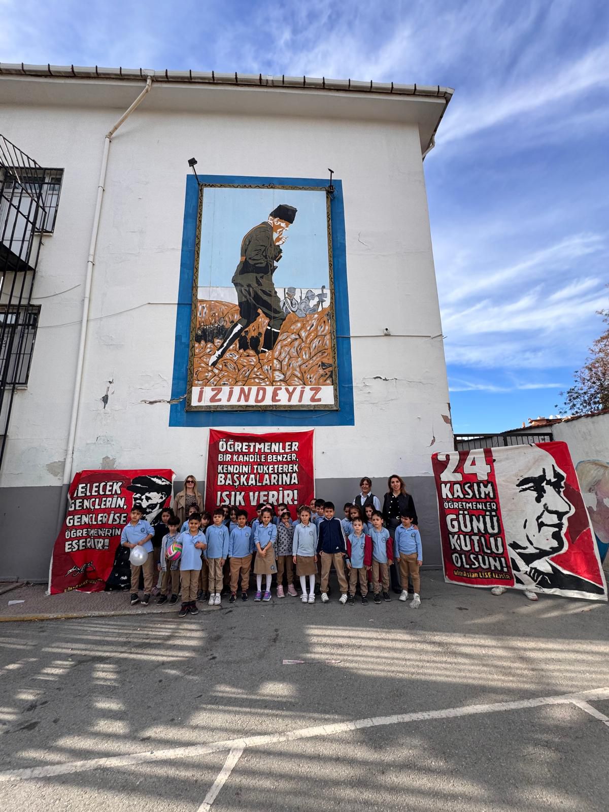 Başöğretmen Mustafa Kemal Atatürk’e ve Tüm Öğretmenlerimize Minnetle