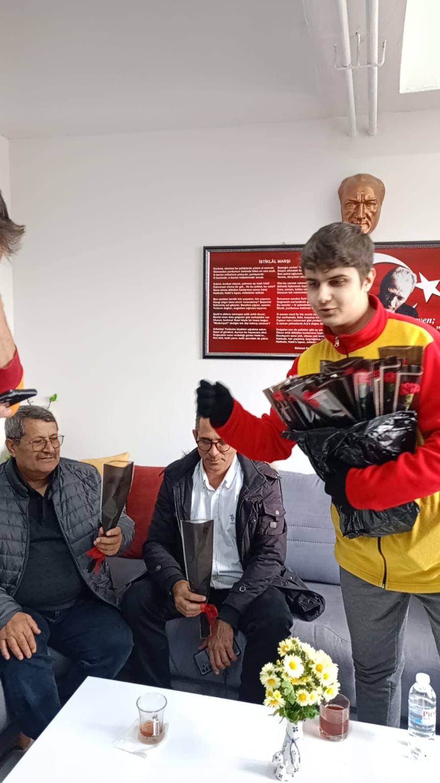 Başöğretmen Mustafa Kemal Atatürk’e ve Tüm Öğretmenlerimize Minnetle