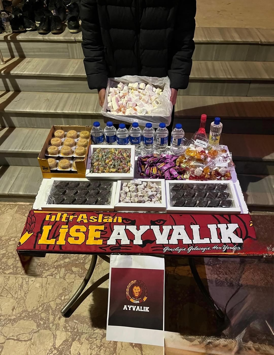 ultrAslanLİSE Ayvalık’tan Kadir Gecesi’nde Anlamlı İkram