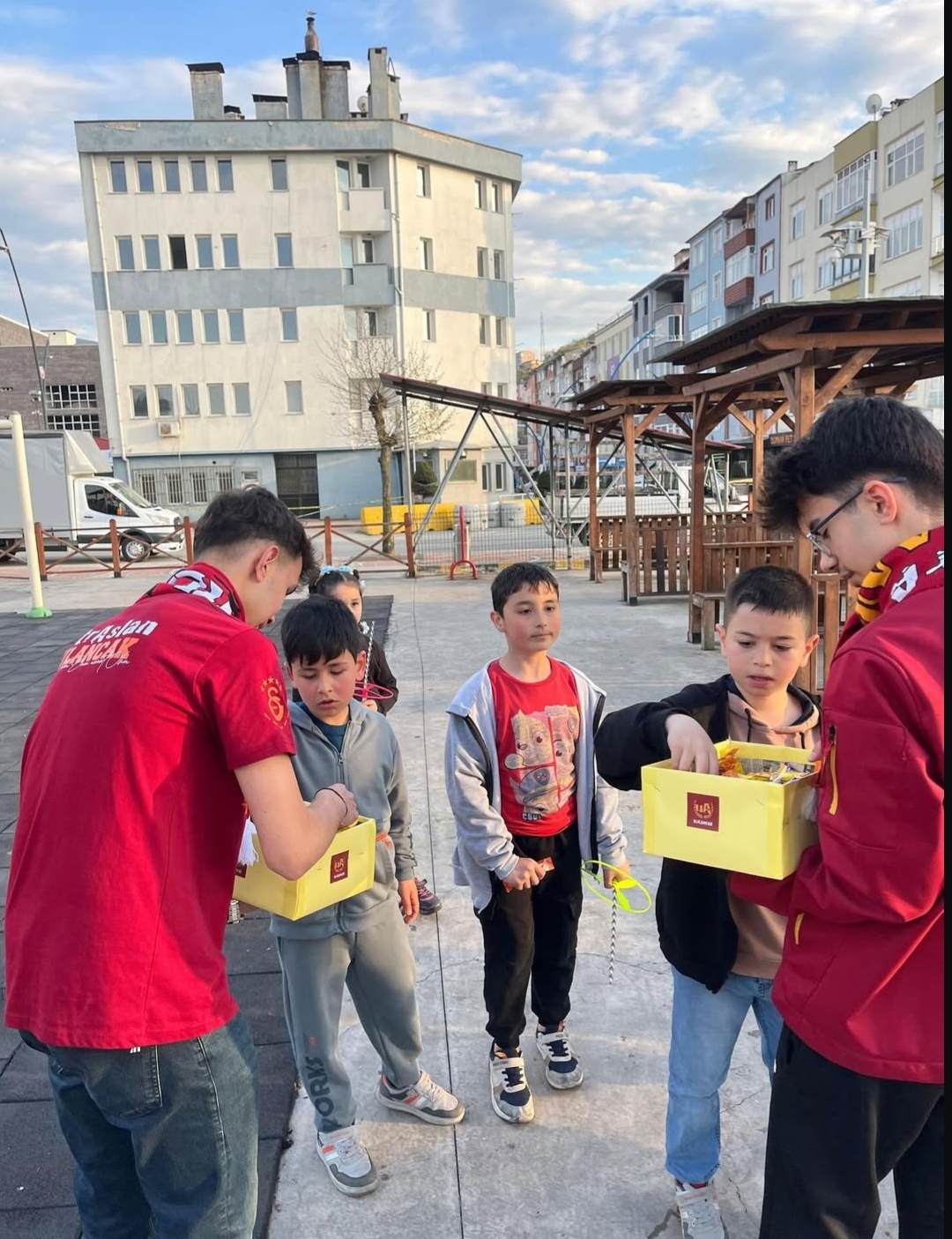 Yarınlarımızın bayramı kutlu olsun.