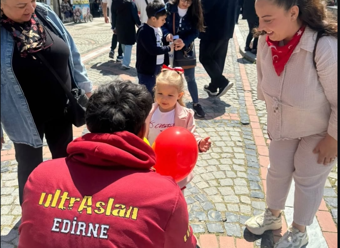 Yarınlarımızın bayramı kutlu olsun.