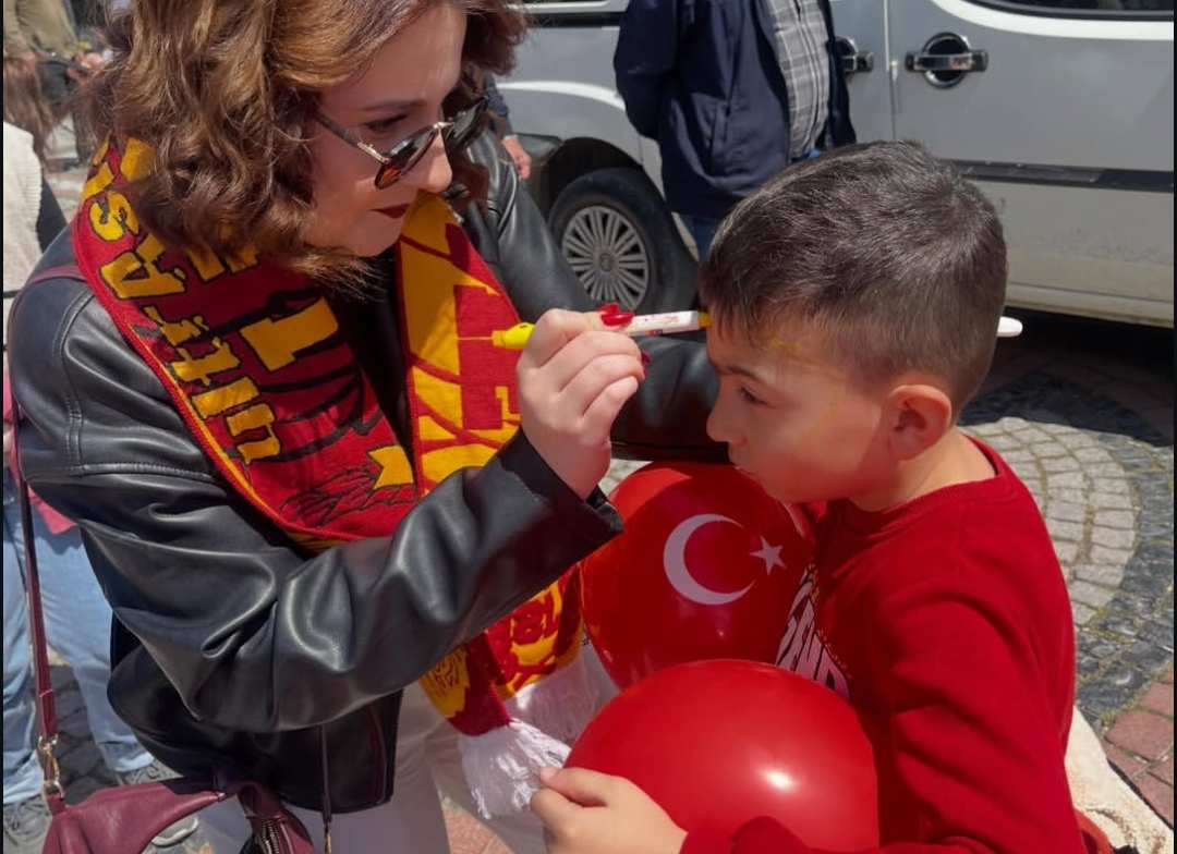 Yarınlarımızın bayramı kutlu olsun.
